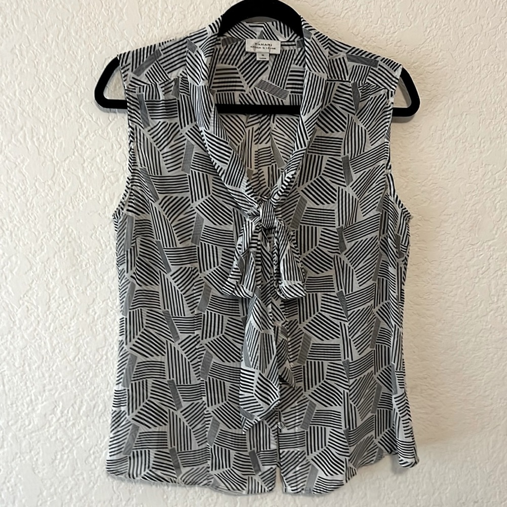 Tahari Black and White Geometric Patterned Women's Tie Bow Top